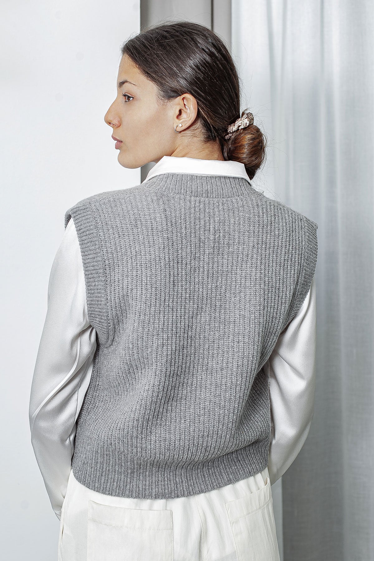 Eleganter Tiff-Pullover mit V-Ausschnitt für Damen, Herbst/Winter, 100 % reine, extrafeine Schurwolle – hergestellt in Italien | Brunella Gori